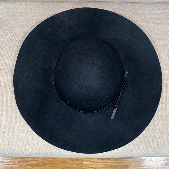 Black Hat - Picture 2 of 6
